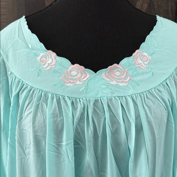 Vintage Shadow line Light Blue Floral Embroidered 3XL Nightgown - Picture 3 of 6